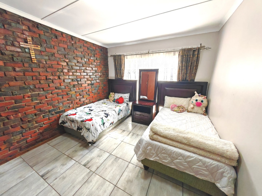 5 Bedroom Property for Sale in Fichardt Park Free State